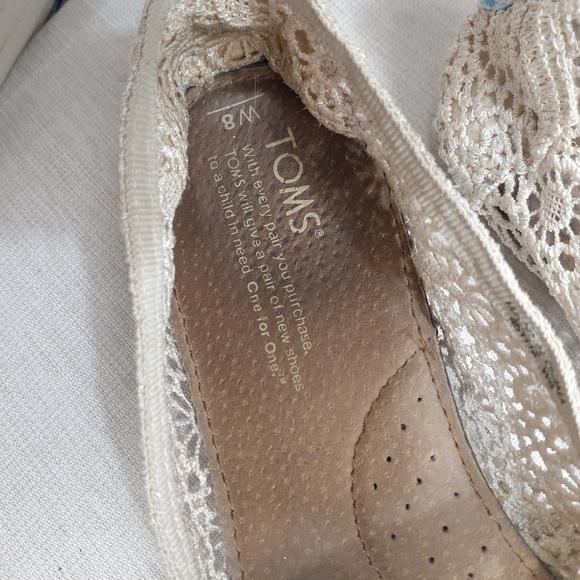 Toms lacy Crocheted flats slip on size 8 off white floral  coastal cowgirl style - Picture 9 of 10